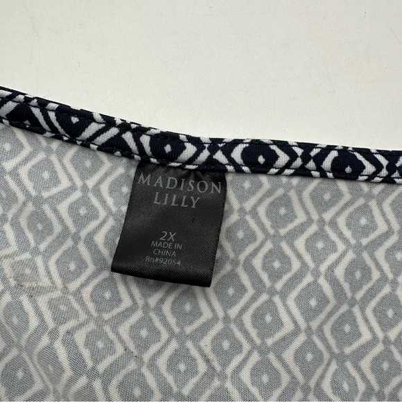 EUC Womens Madison Lilly 2X Long Sleeve Blouse Shirt Top Blue White - Picture 3 of 3